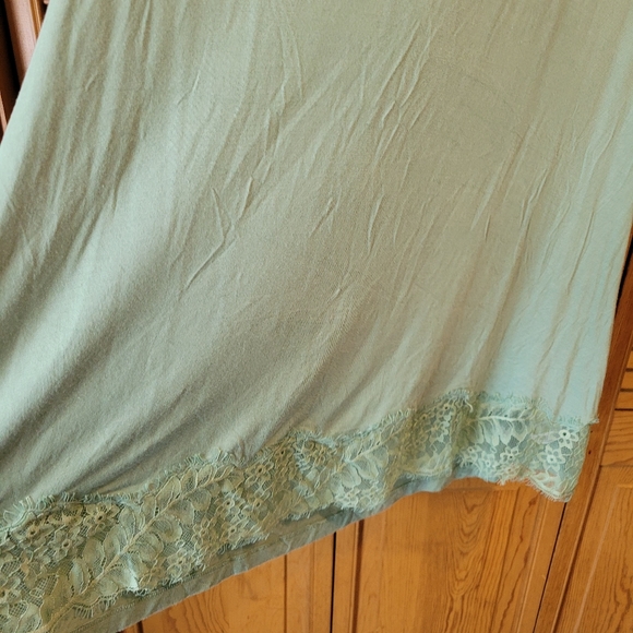 Michel Studio Collection Teal Flowy and Lace Cami - Picture 4 of 5